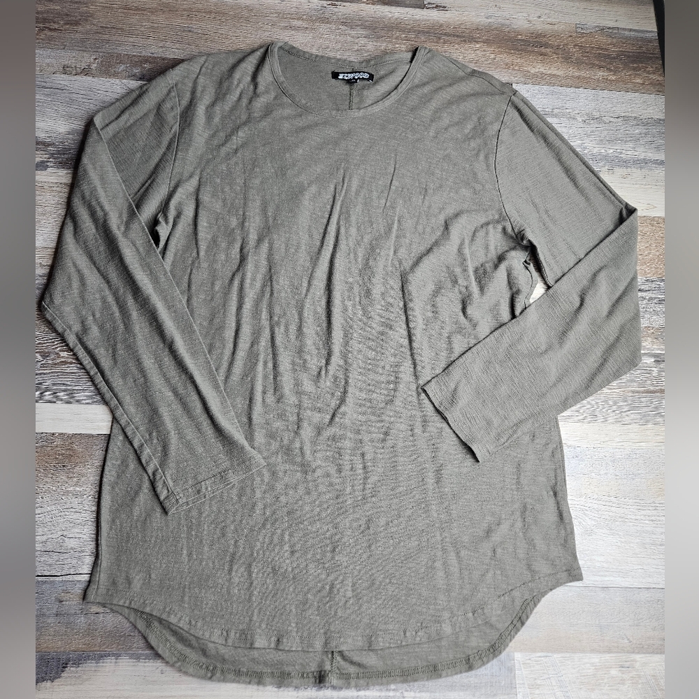 Elwood Men's Mwdium Long Sleeve Tshirt Round Hem